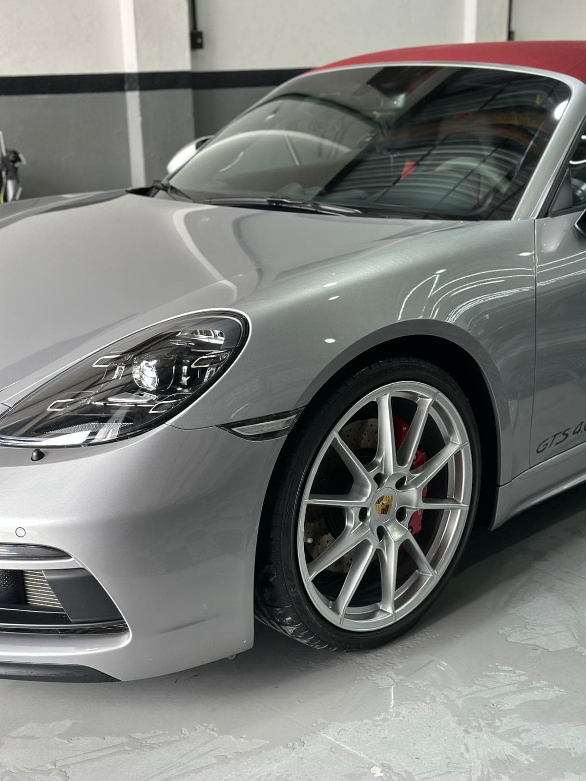 Funilaria e lanternagem em Porsche 718 Boxster GTS, vista frontal, na Exclusive Auto Reparos