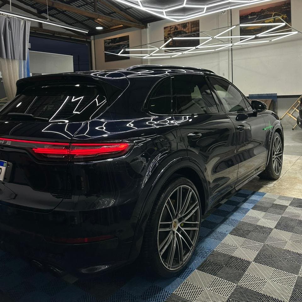 Funilaria e lanternagem em Porsche Cayenne na Exclusive Auto Reparos