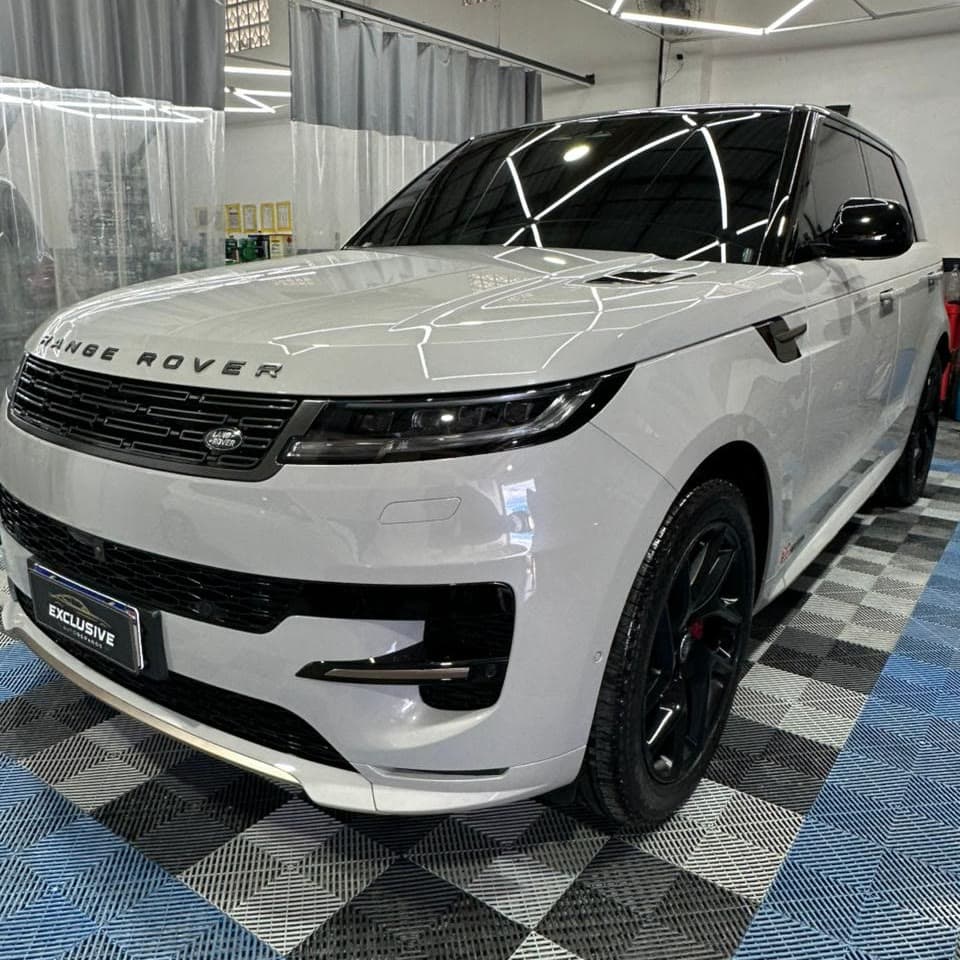 Funilaria e lanternagem em Range Rover Sport, vista frontal, na Exclusive Auto Reparos