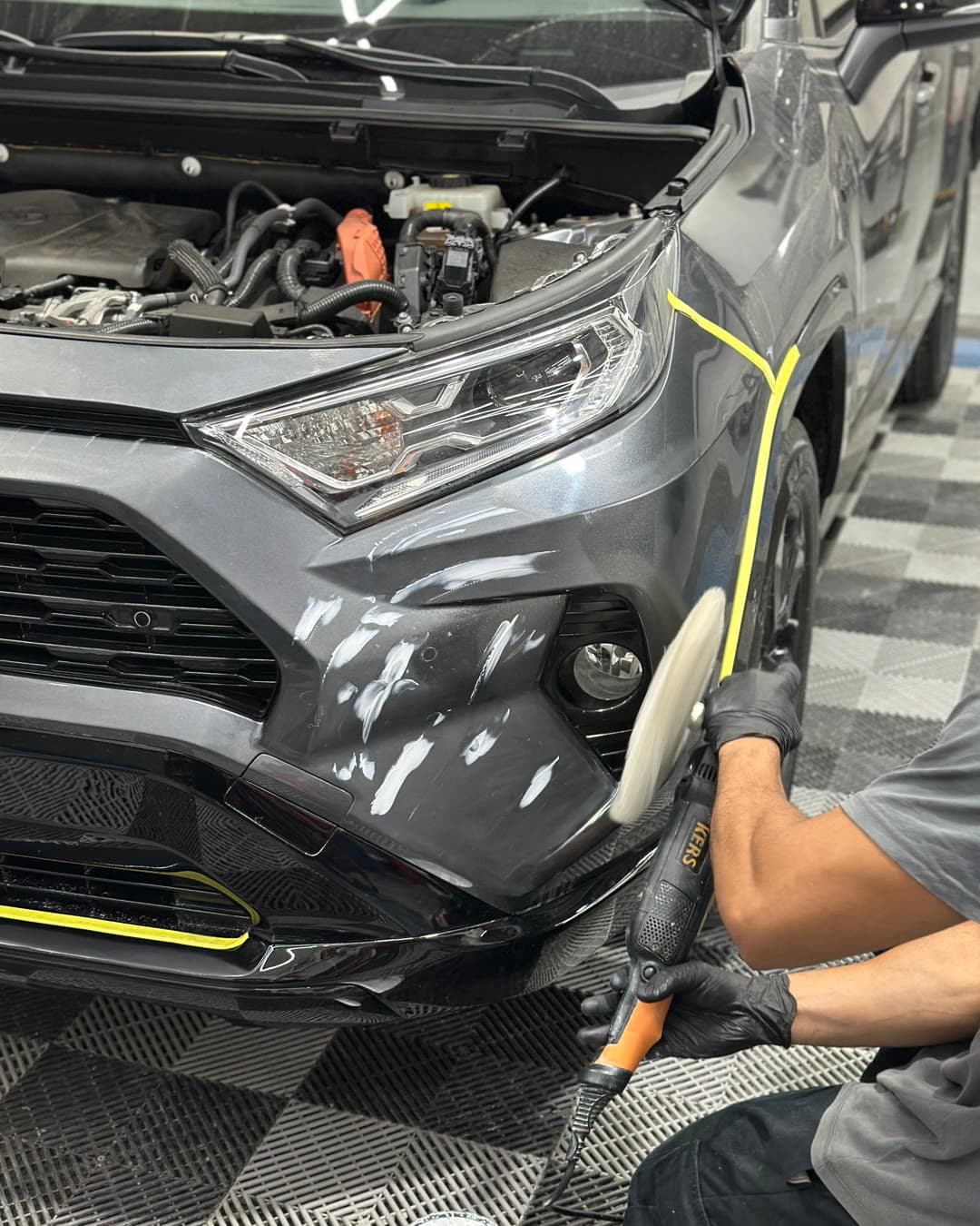 Polimento técnico em para-choque dianteiro na Exclusive Auto Reparos